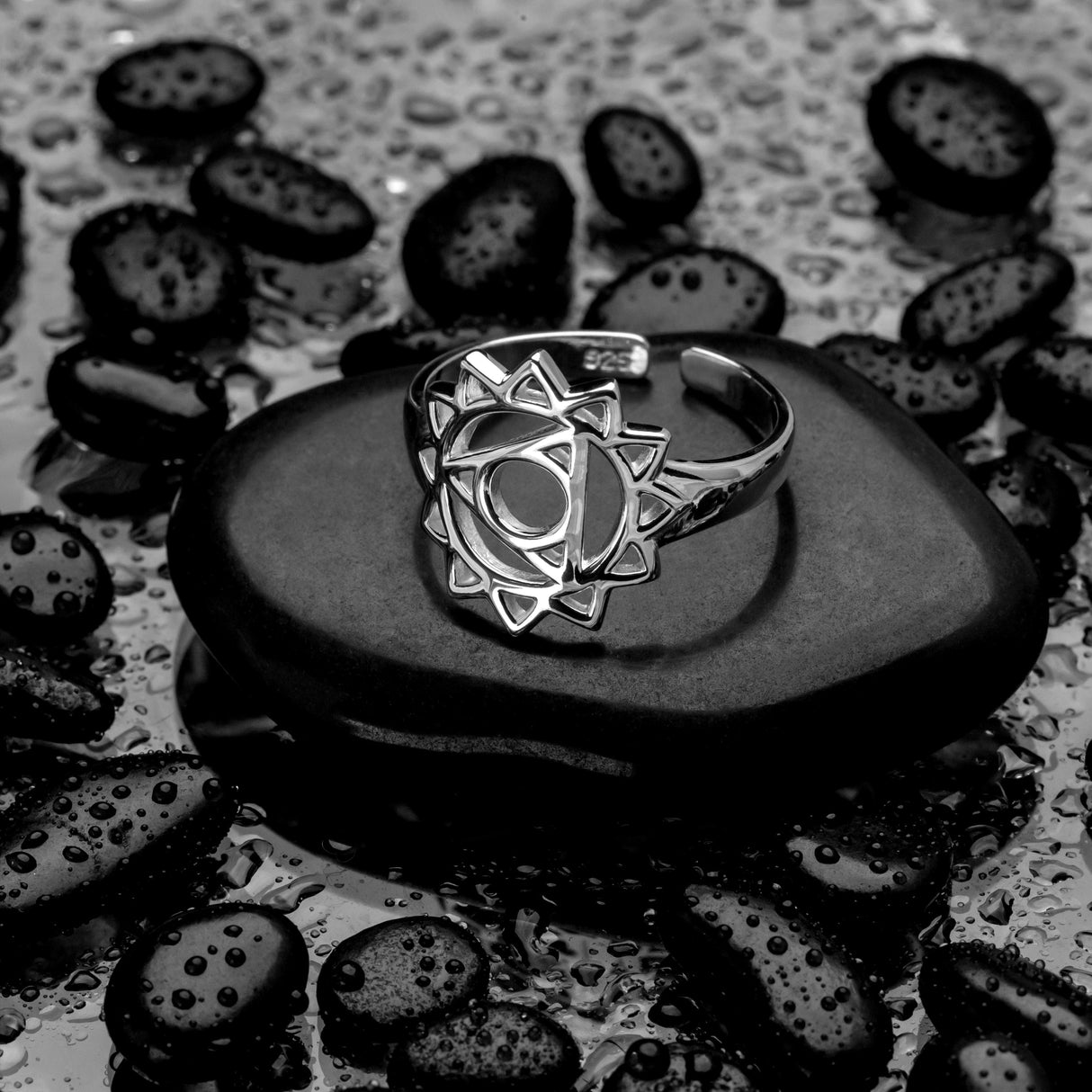 Hals-Chakra Ring aus Silber, Größenverstellbar