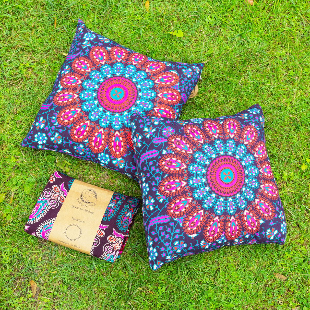 Rundes Mandala Strandtuch Pfauenfeder bordeaux rosa + Kissen