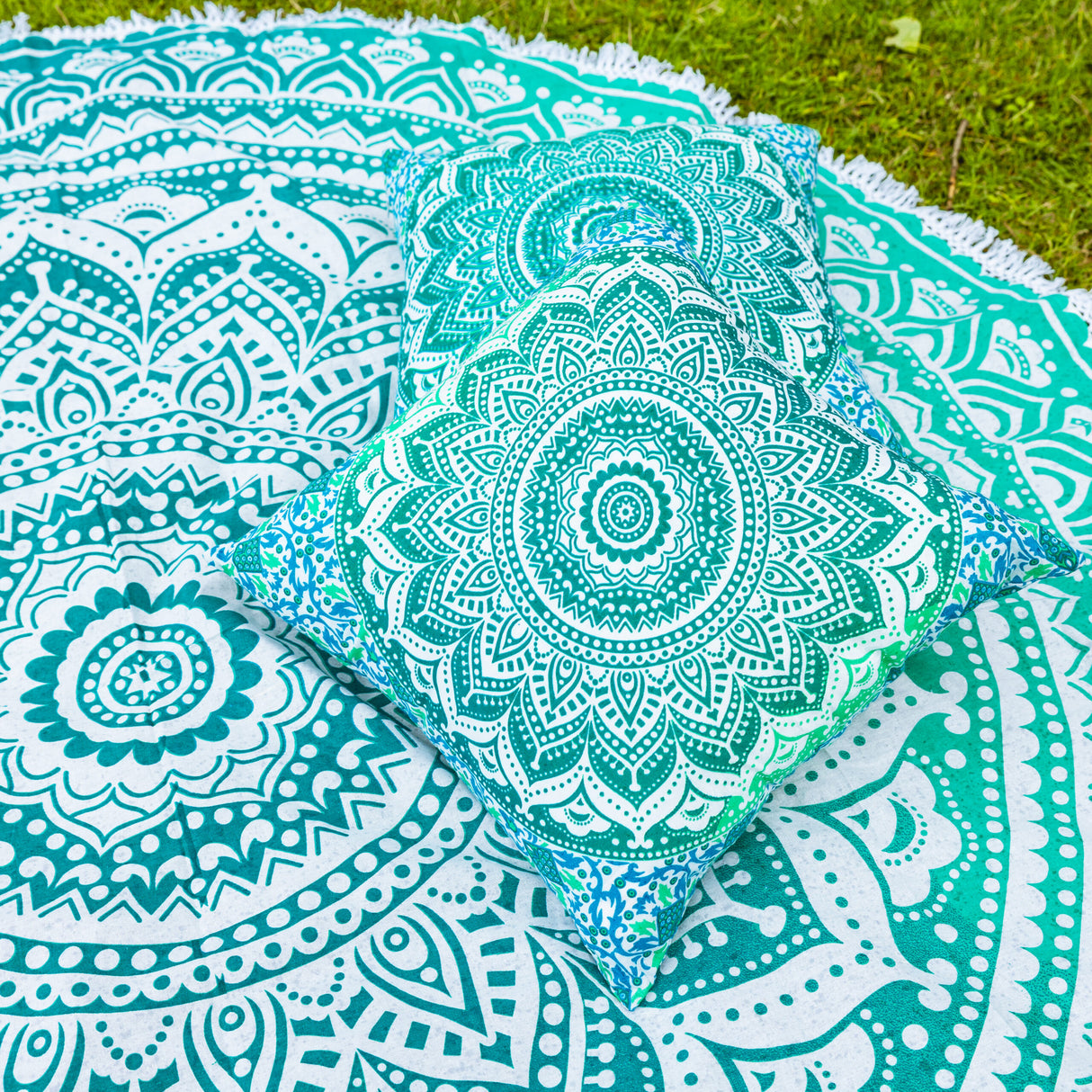Rundes Mandala Strandtuch Ombre türkis + Kissen