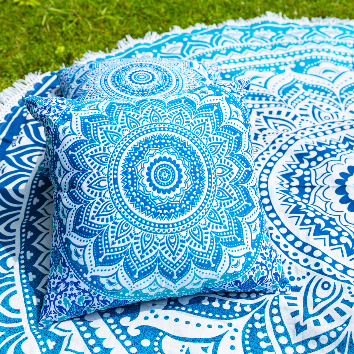 Rundes Mandala Strandtuch Ombre blau + Kissen
