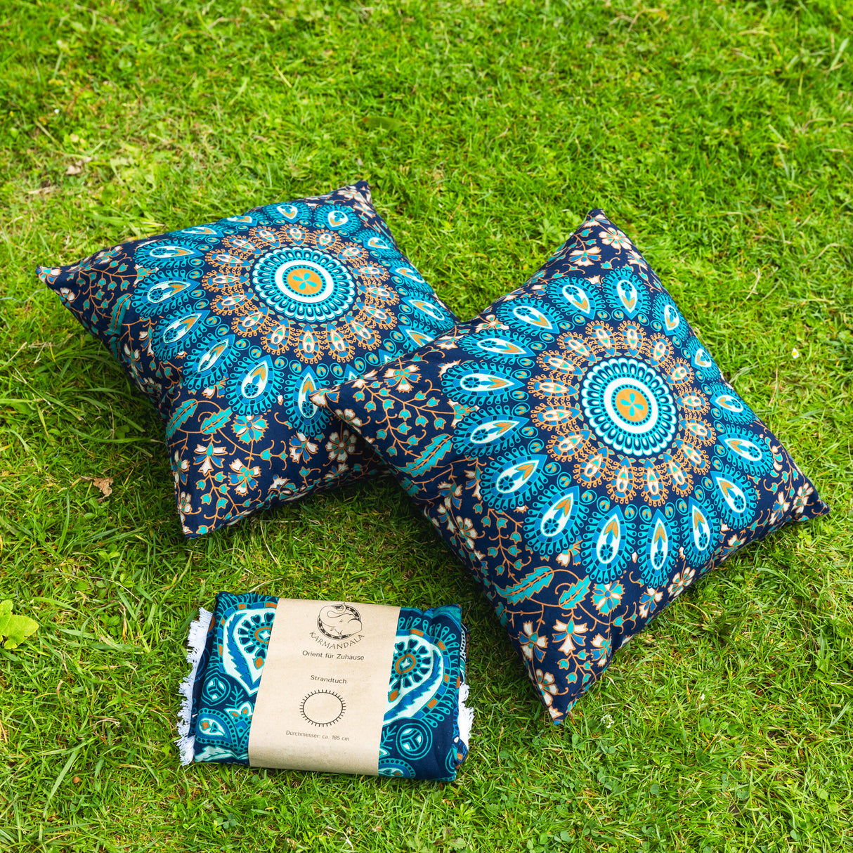 Rundes Mandala Strandtuch Pfauenfeder blau türkis + Kissen