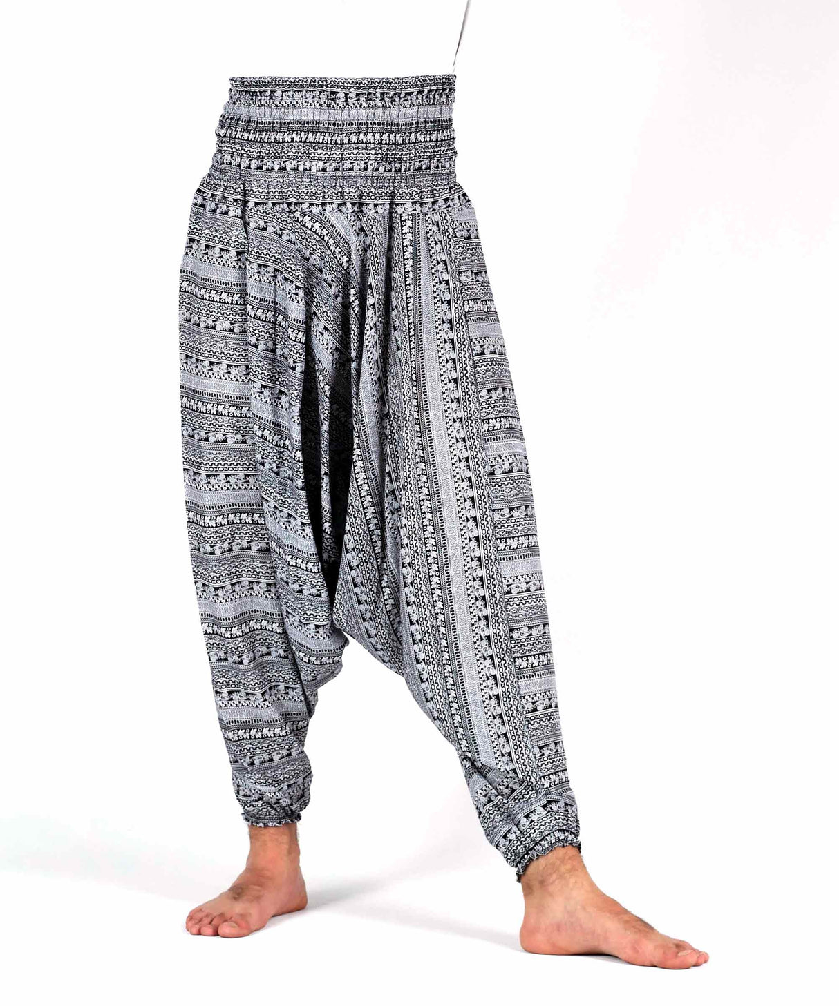 Aladinhose ethno Muster schwarz weiß Männermodel