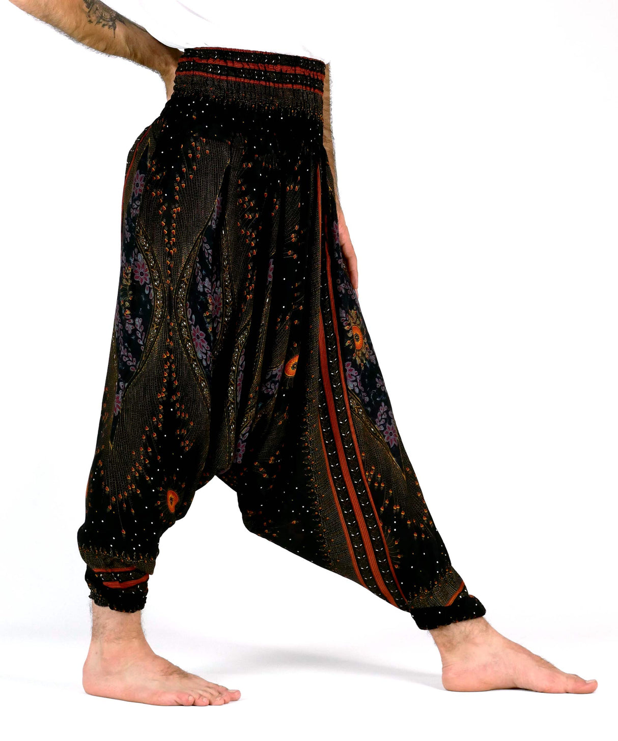 Aladinhose orient Muster schwarz gold Männermodel