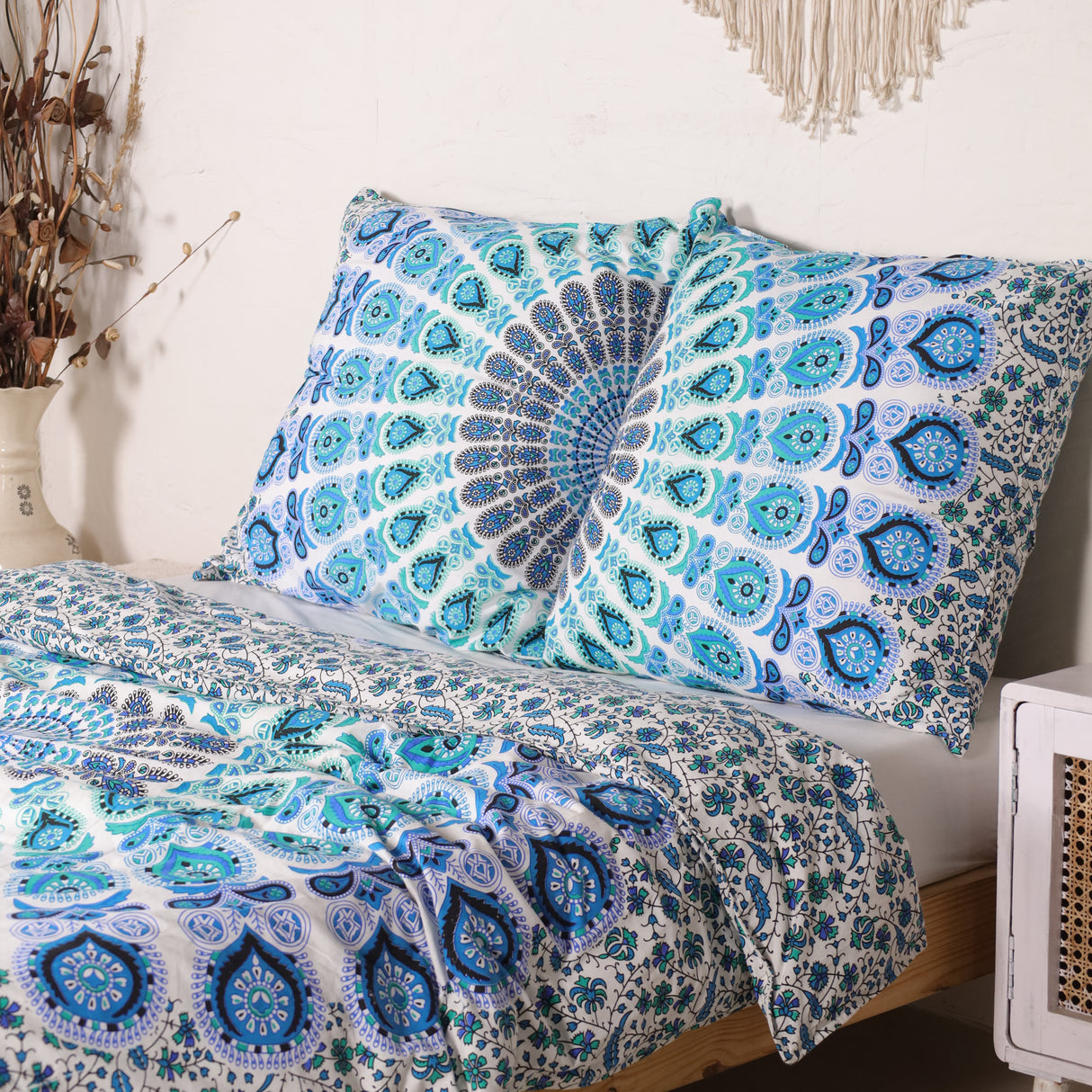 Bettwäsche Pfauenfeder Mandala weiß blau - Boho Bettbezug mir floralem Muster
