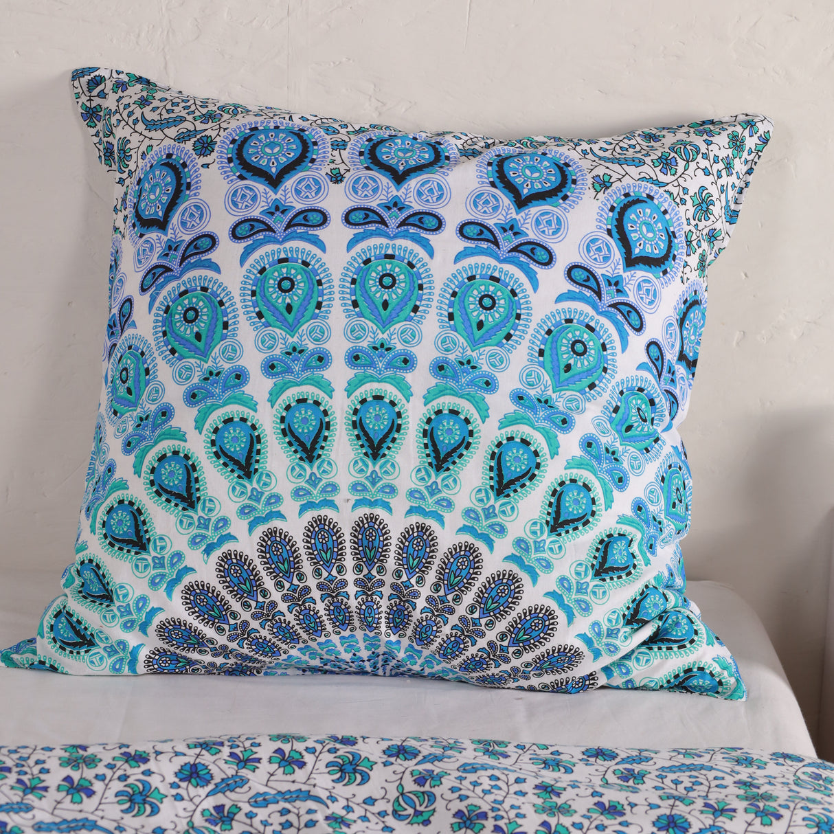 Bettwäsche Pfauenfeder Mandala weiß blau - Boho Bettbezug mir floralem Muster