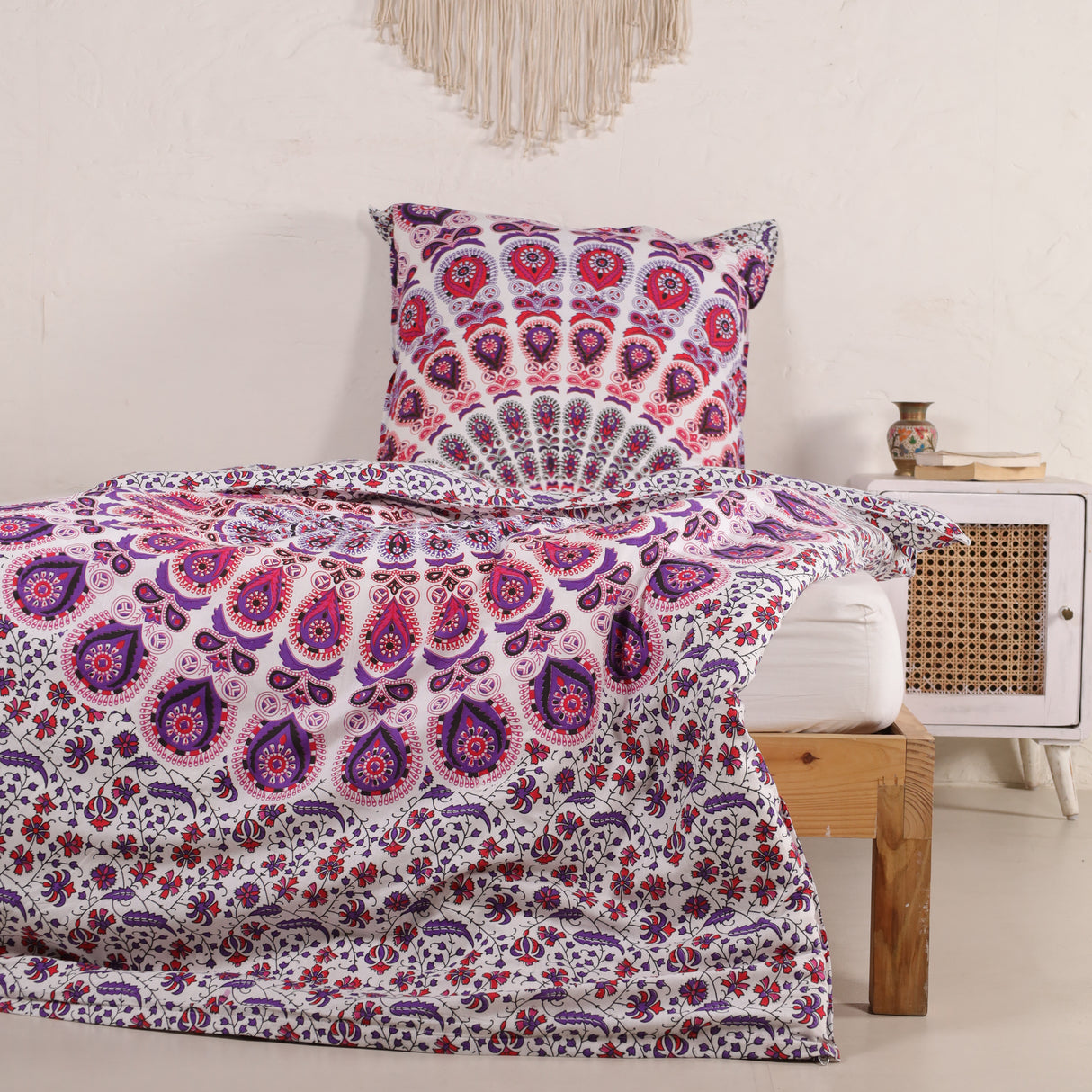 Bettwäsche Pfauenfeder Mandala weiß rosa - Indischer Bettbezug mit floralem Muster