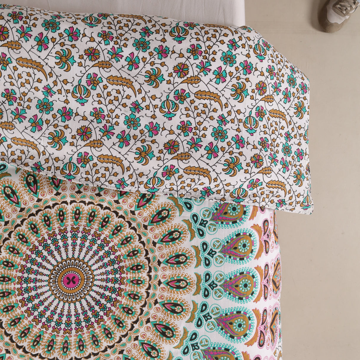 Bettwäsche Pfauenfeder Mandala in Weiß, Türkis und Rosa - Indischer Bettbezug mit floralem Muster