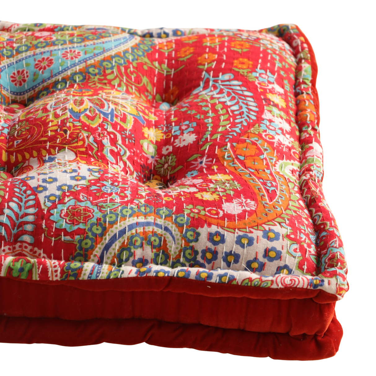 Rotes Bodenkissen im Kantha-Stil, handgefertigt in Indien. Weiches Baumwoll-Sitzkissen 50x50 cm – perfekt als Meditationskissen oder Wohnaccessoire.