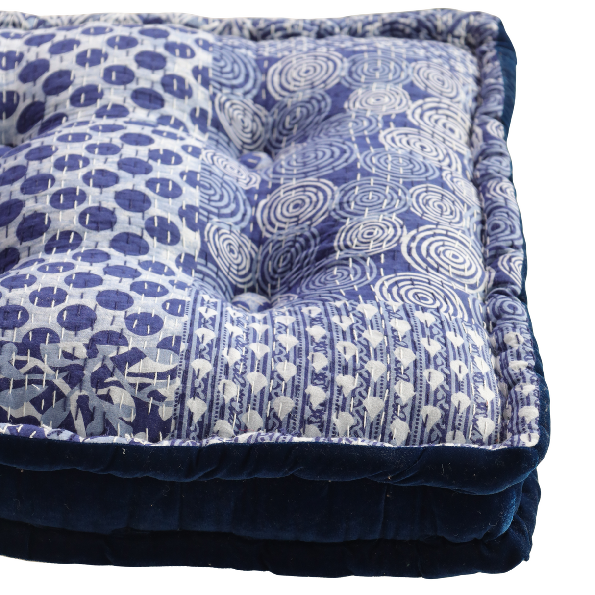 Blaues Bodenkissen im Kantha-Stil – Handgemachtes indisches Sitzkissen Baumwolle 50x50 cm, Patchwork Meditationskissen, Unikat