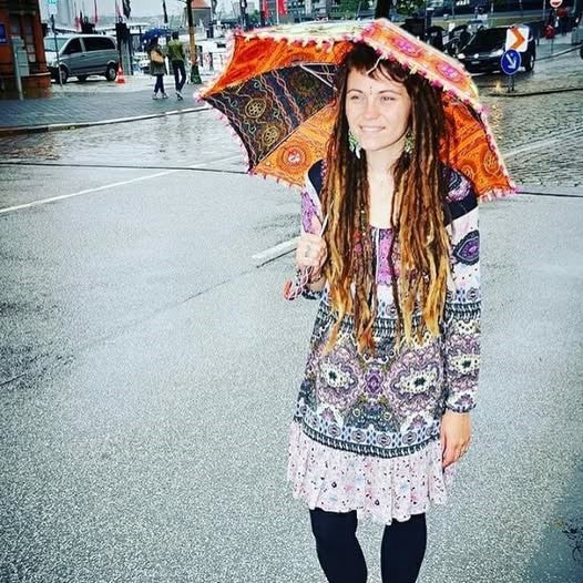 Indischer Sonnenschirm aus Baumwolle Ø ca. 70 cm, Patchwork mit Spiegeln und Goldfäden, handgefertigt in Indien für Festival, Garten und Park