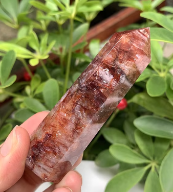 Cherry Quarz Edelsteinspitze zur Aktivierung von Lebensfreude, Leichtigkeit und neuer Energie bei Meditation und Ritualen