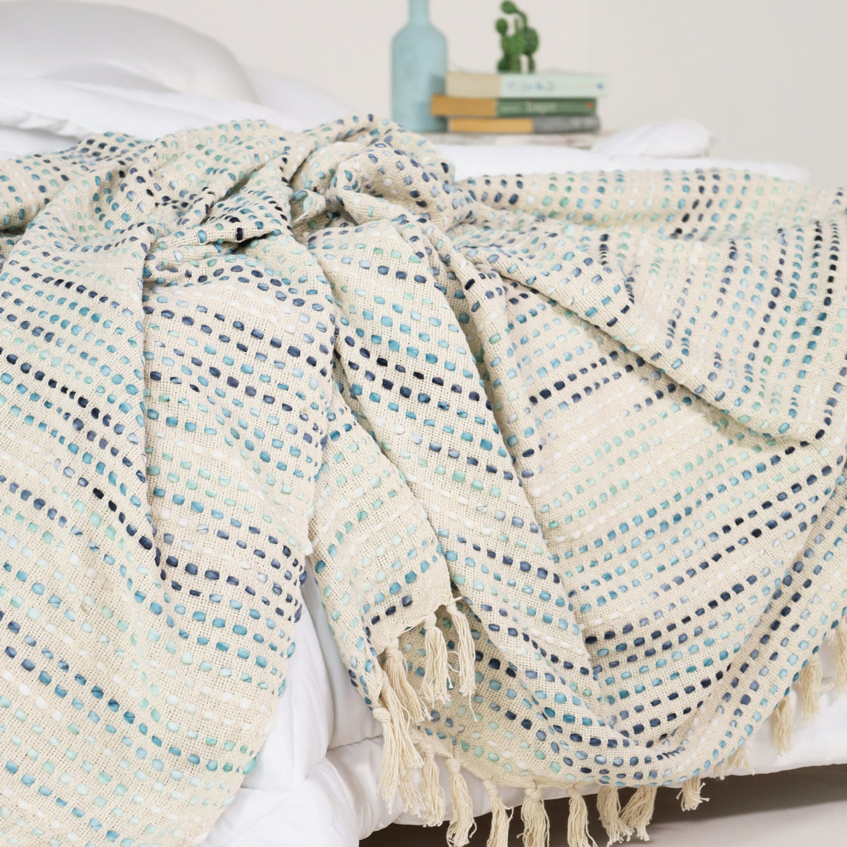 Gewebte Tagesdecke blau weiß aus weicher Baumwolle