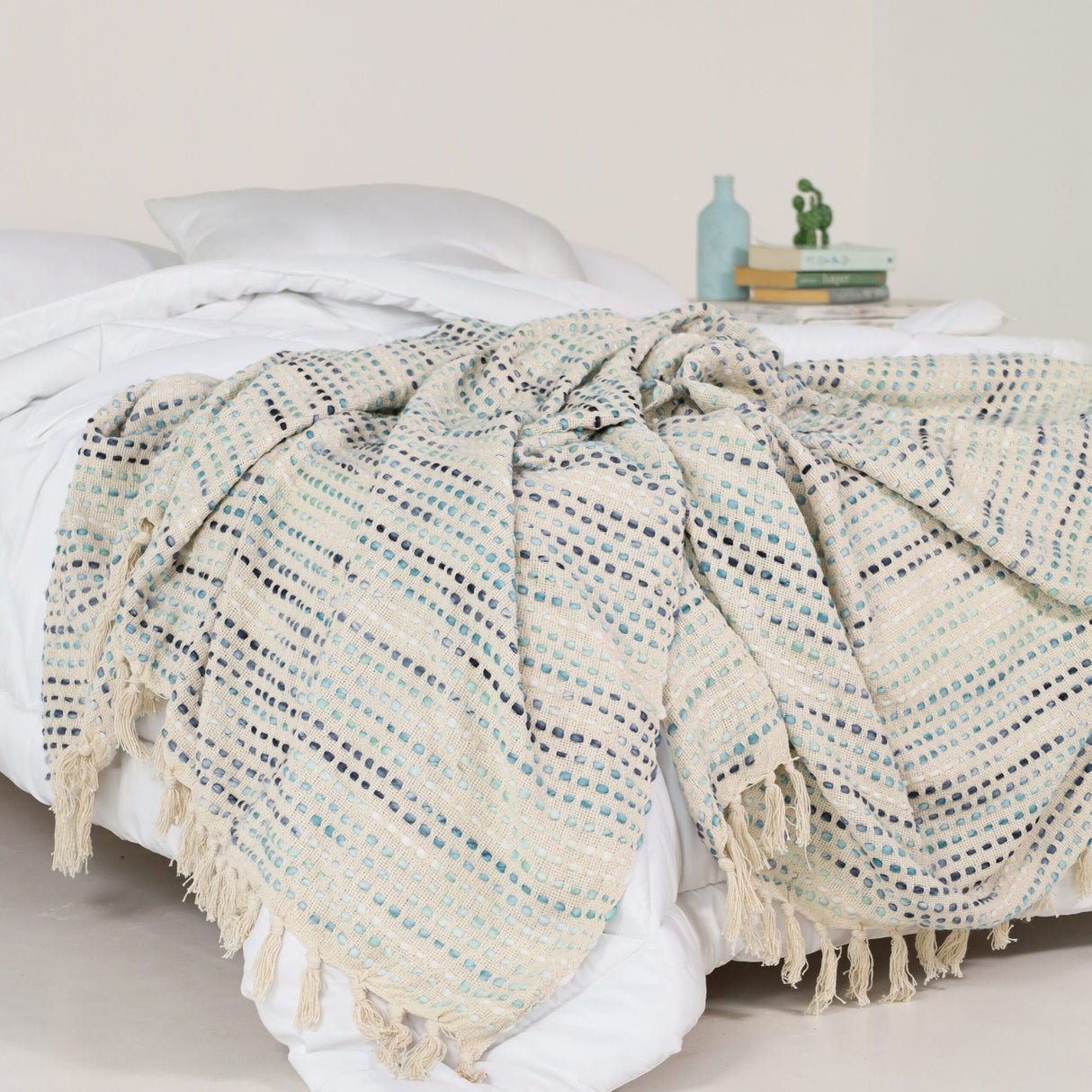 Gewebte Tagesdecke blau weiß aus weicher Baumwolle