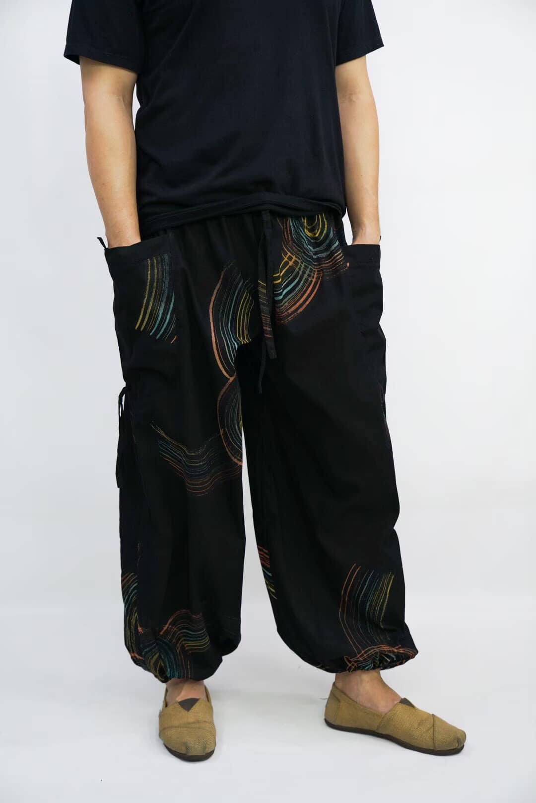 Goa Hose schwarz bunt, handbemalt, gerader Schnitt