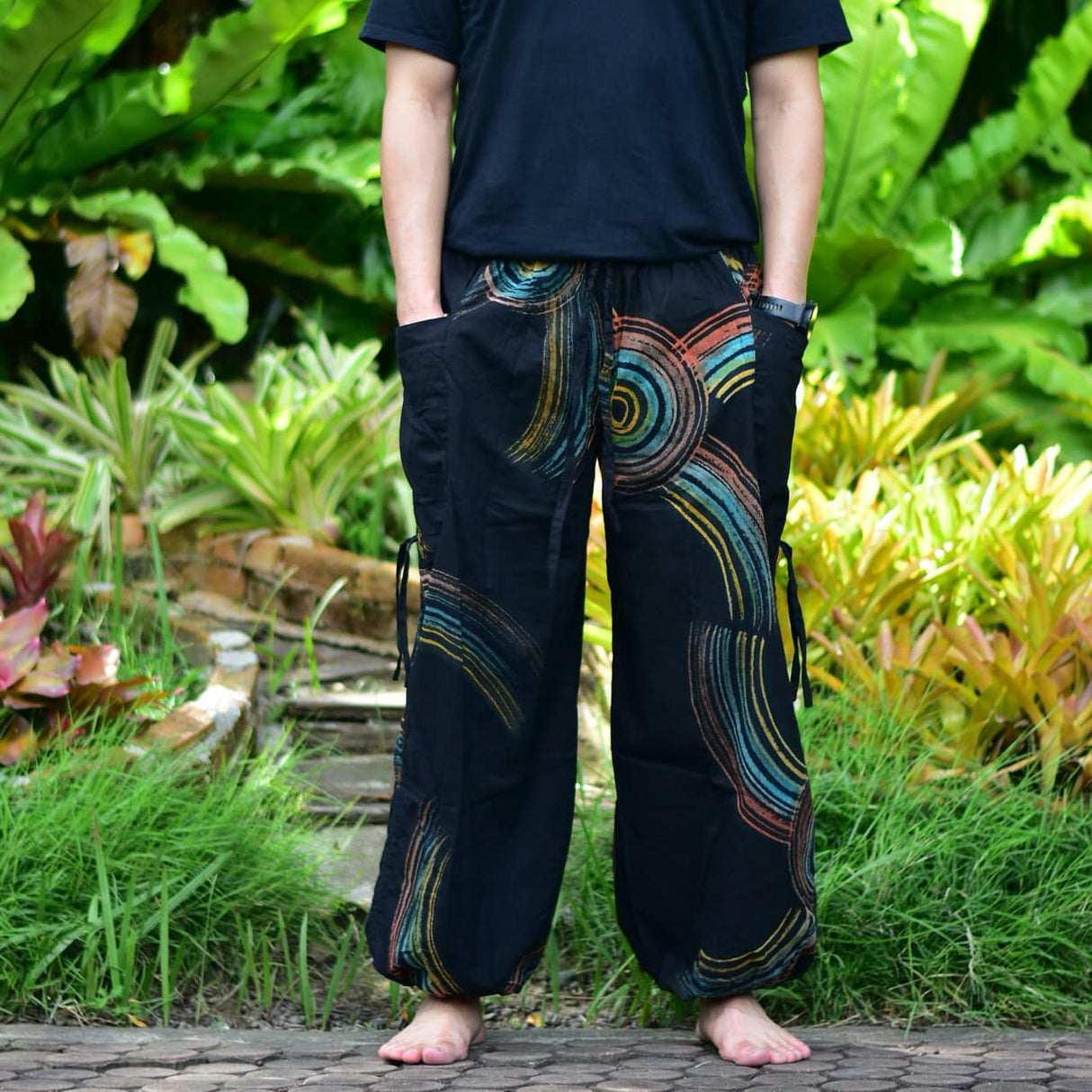 Goa Hose schwarz bunt, handbemalt, gerader Schnitt