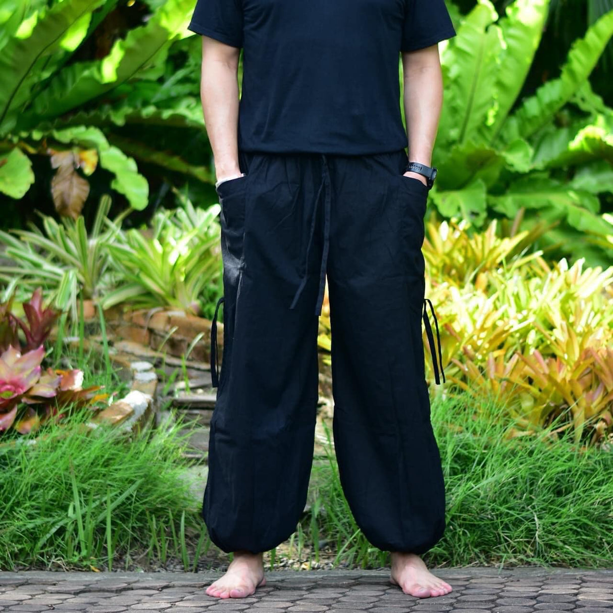 Goa Hose schwarz mit Taschen - flexibel und verstellbar, aus 100% Baumwolle