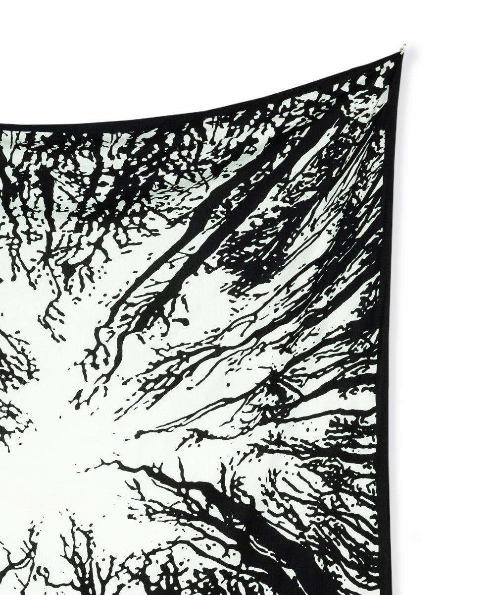 Großes Wandtuch Wald schwarz weiß