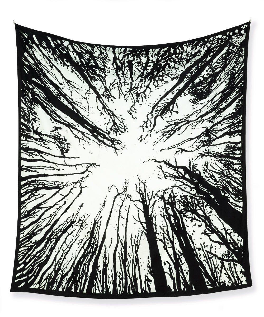 Großes Wandtuch Wald schwarz weiß