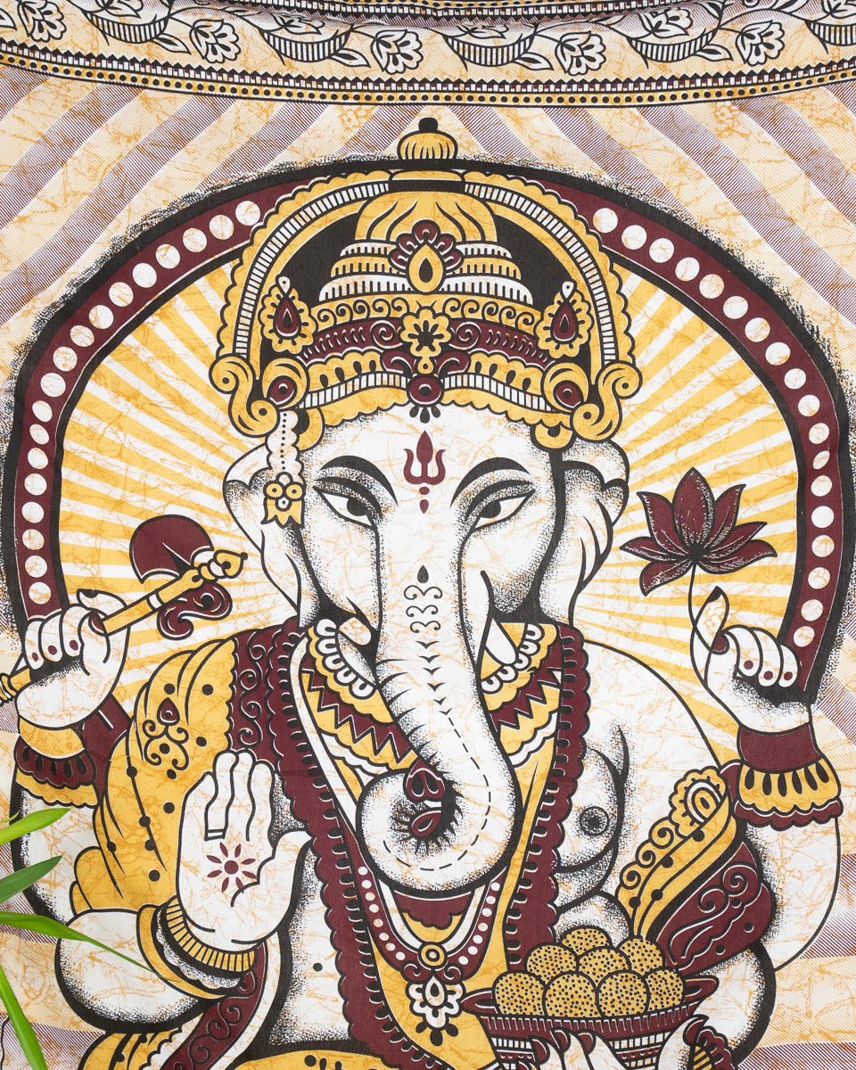 Wandtuch mit Hindu Gott Ganesha, dem Elefantengott in braun gelb 2x2 m aus 100% Baumwolle