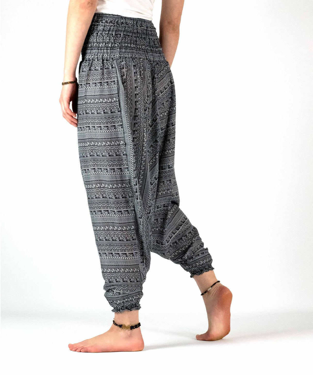 Aladinhose Ethno Muster schwarz weiß - seitlich