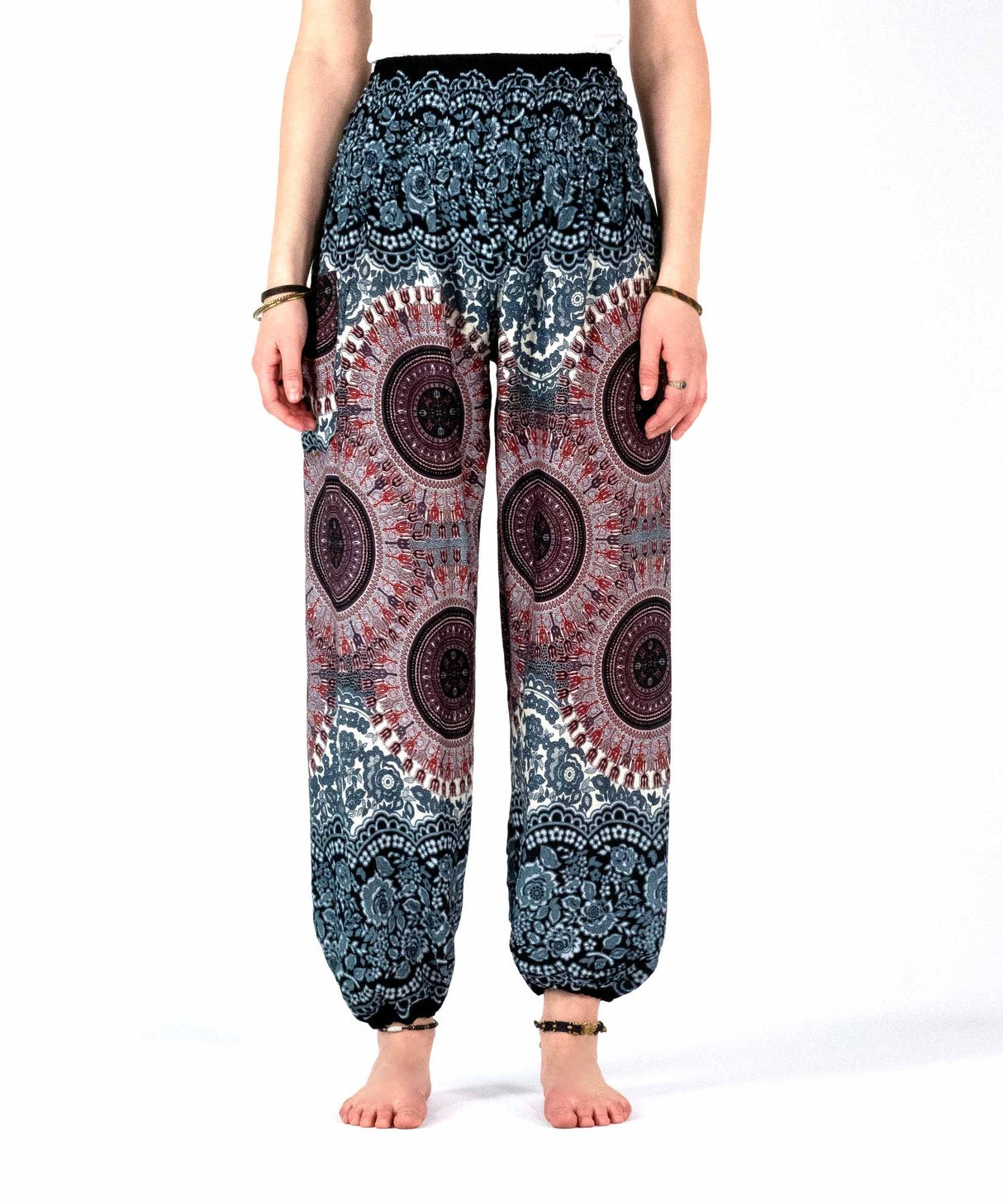 Haremshose mit Mandala in blau rot schwarz - Vorderseite