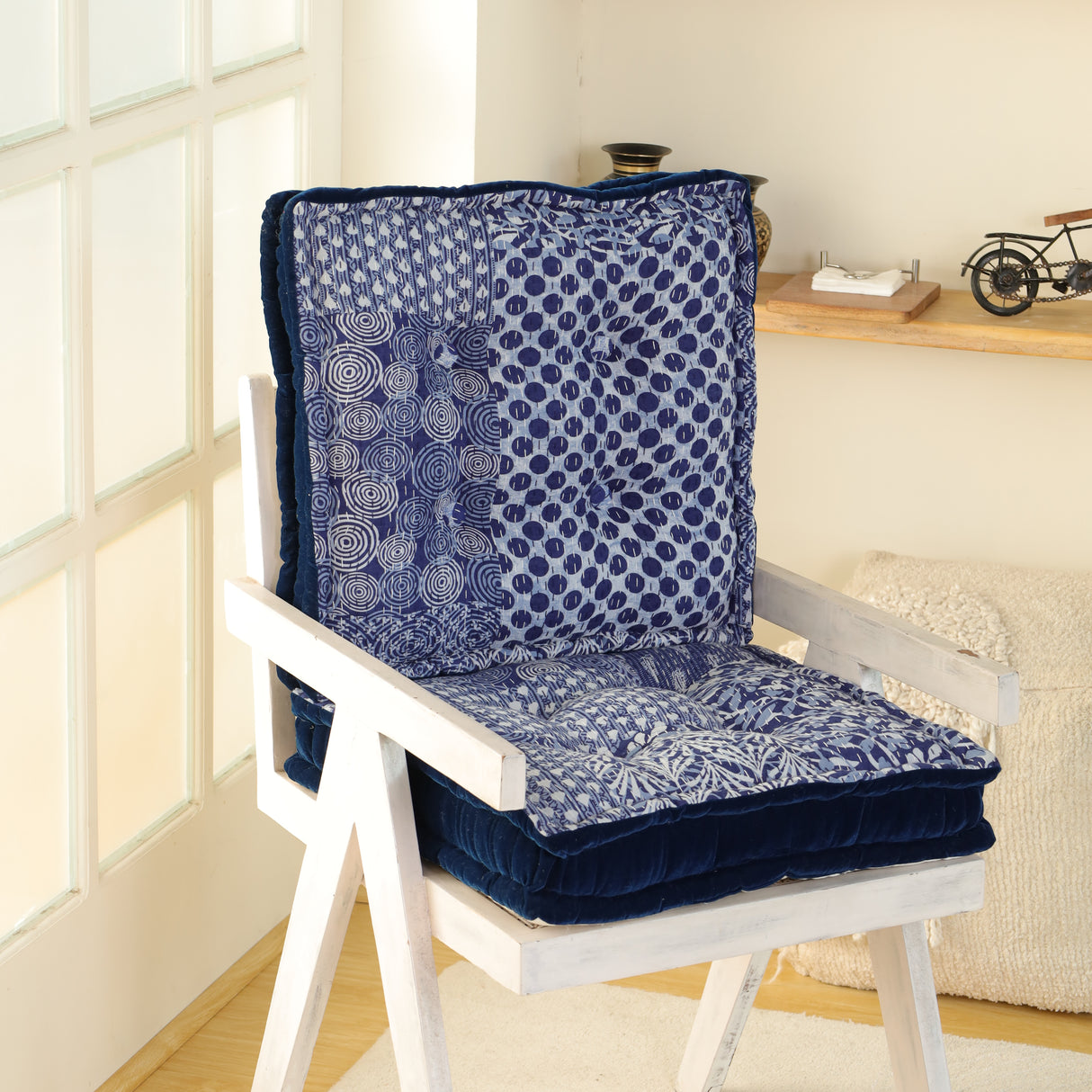 Blaues Bodenkissen im Kantha-Stil – Handgemachtes indisches Sitzkissen Baumwolle 50x50 cm, Patchwork Meditationskissen, Unikat