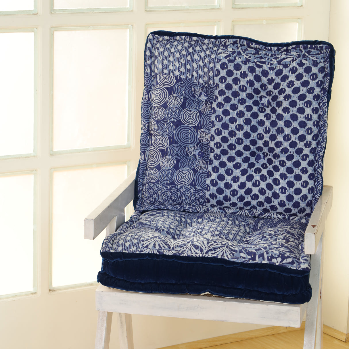 Blaues Bodenkissen im Kantha-Stil – Handgemachtes indisches Sitzkissen Baumwolle 50x50 cm, Patchwork Meditationskissen, Unikat