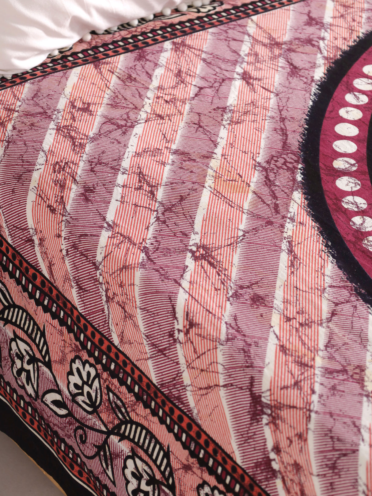 Indisches Wandtuch mit Ganesha in rot - psychedelic Wandteppich aus Baumwolle XXL Tuch 2x2 m