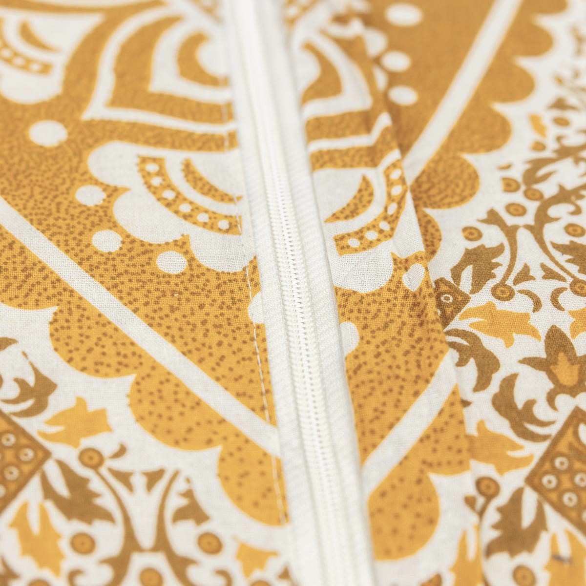 Kopfkissen Bezug Ombre Mandala ocker braun 80x80 cm