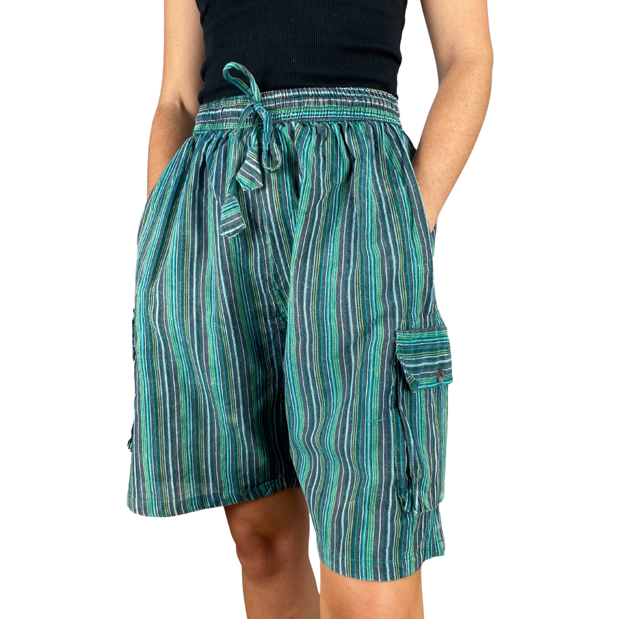 Kurze Hose Fischerstoff Stil grün Unisex alternative Mode aus Nepal Hippiestyle fair gehandelt von Karmandala