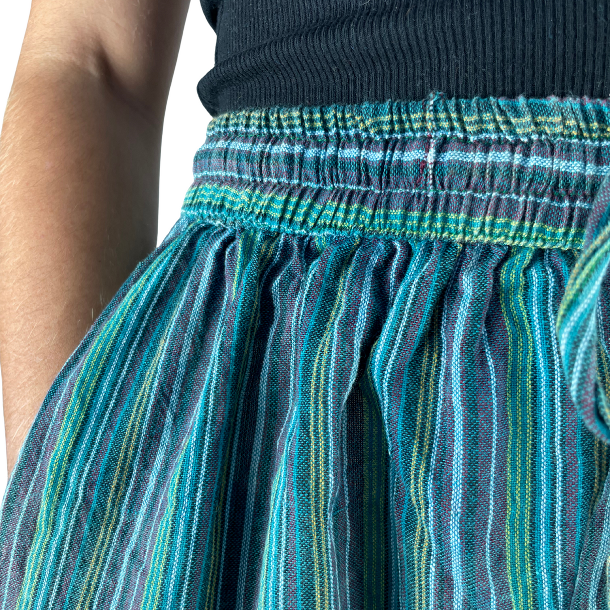 Kurze Hose Fischerstoff Stil grün Unisex alternative Mode aus Nepal Hippiestyle fair gehandelt von Karmandala