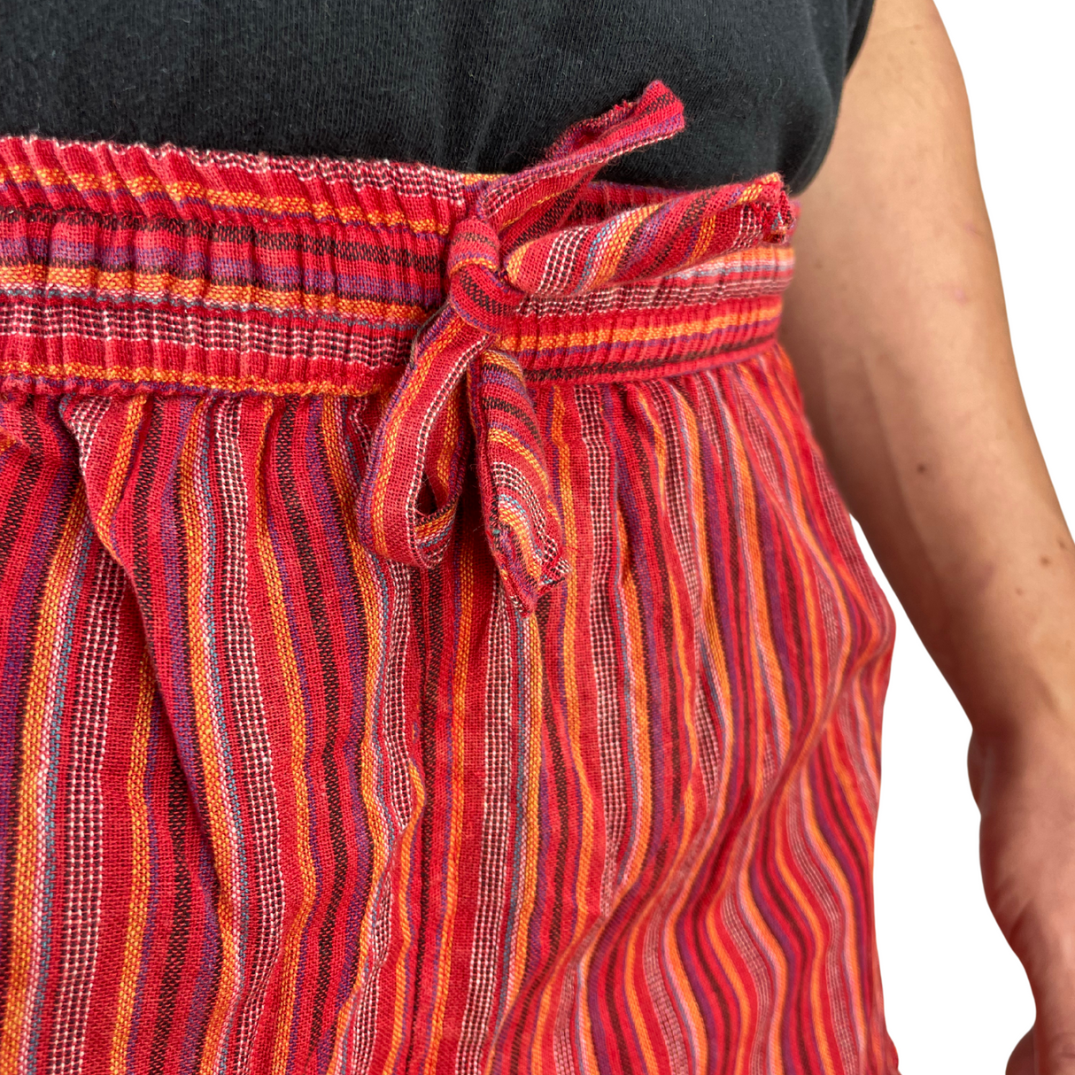 Kurze Hose Fischerstoff Stil rot Unisex alternative Mode aus Nepal Hippiestyle fair gehandelt von Karmandala