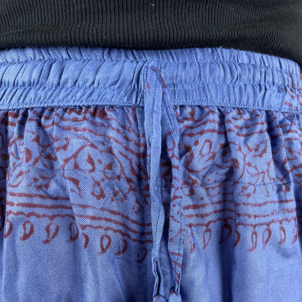 Kurze Sommerhose Ram Nami Blau - leichte Shorts Unisex alternative Hippie Mode für Yoga und Meditation fair gehandelt