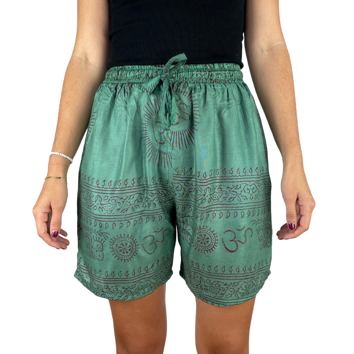 Kurze Sommerhose Ram Nami Grün - leichte Shorts Unisex alternative Hippie Mode für Yoga und Meditation fair gehandelt