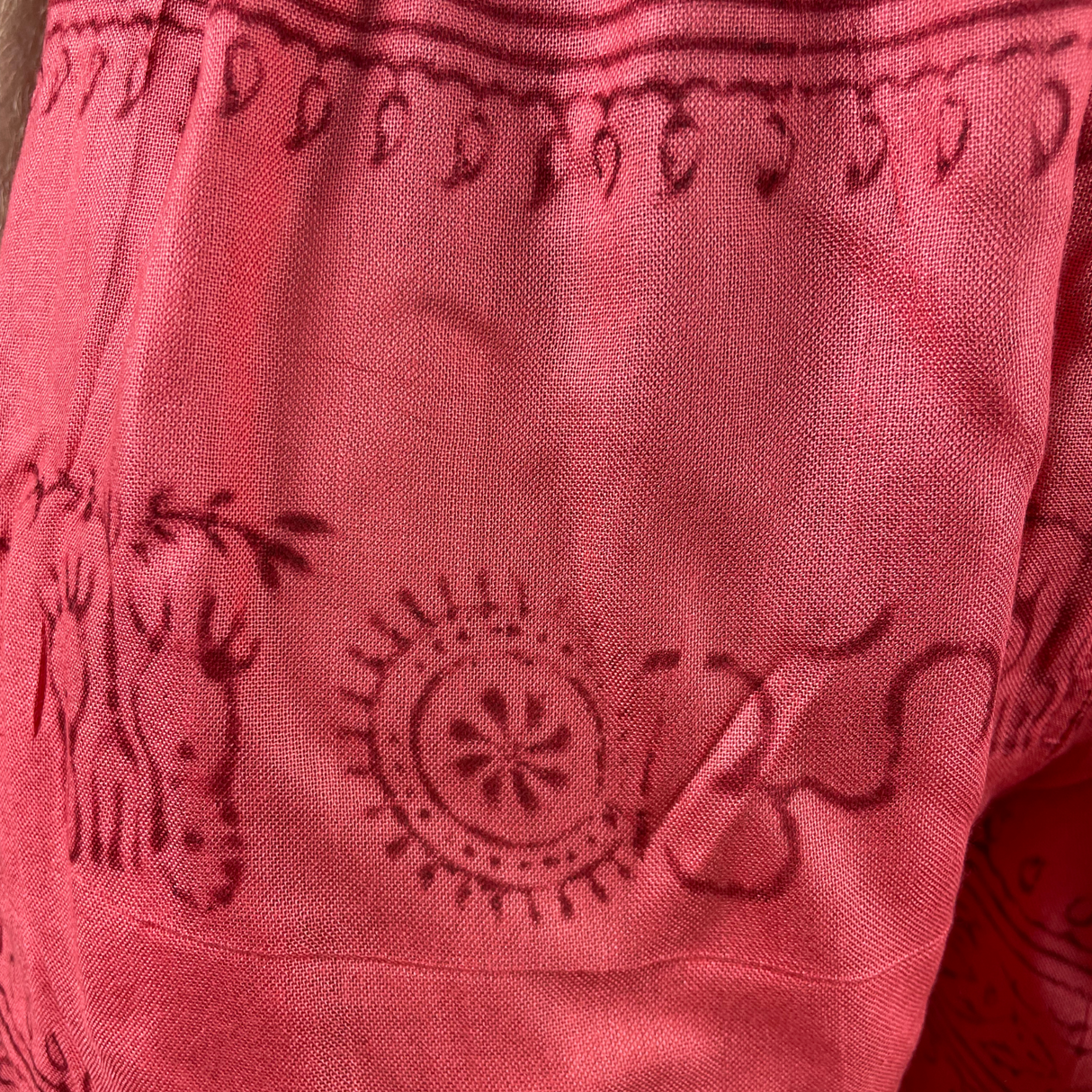 Kurze Sommerhose Ram Nami Rot - leichte Shorts Unisex alternative Hippie Mode für Yoga und Meditation fair gehandelt