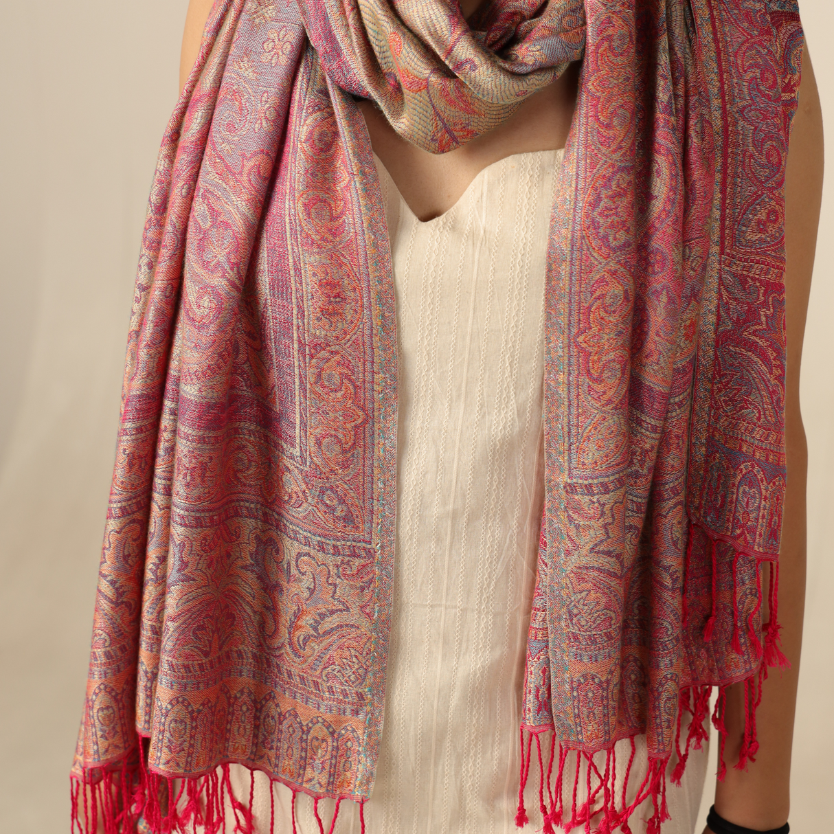 Pashmina-Schal mit feinem Paisley-Muster in Pink – Eleganz und Wärme