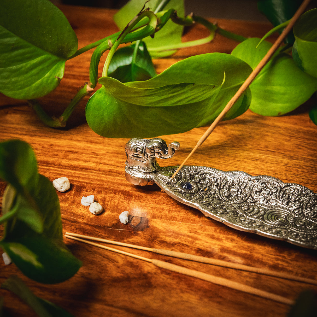 Räucherstäbchenhalter Elefant aus Messing mit Gravur