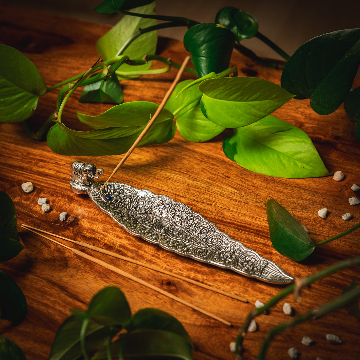 Räucherstäbchenhalter Elefant aus Messing mit Gravur