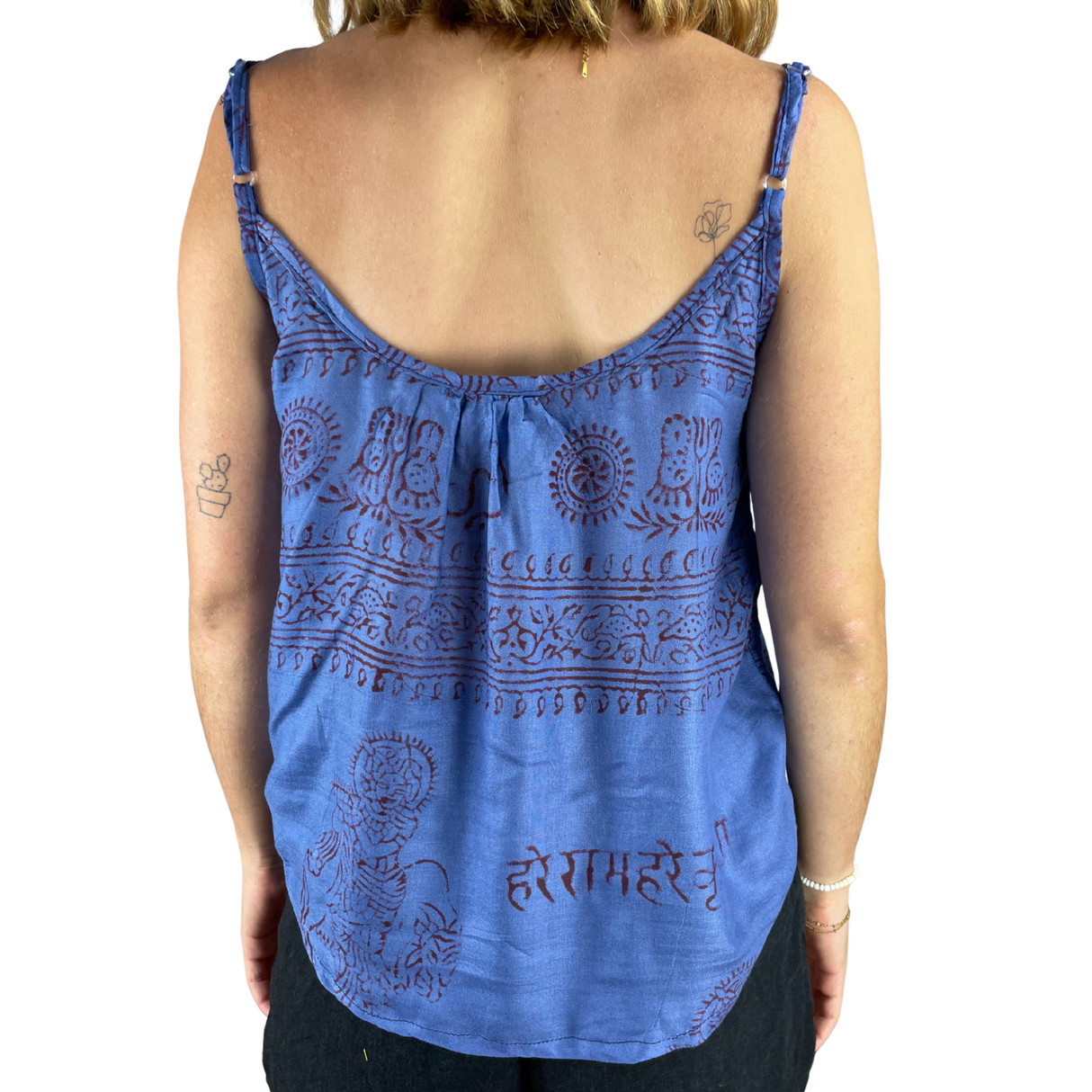 Leichtes Sommertop in Blau mit spirituellem Muster