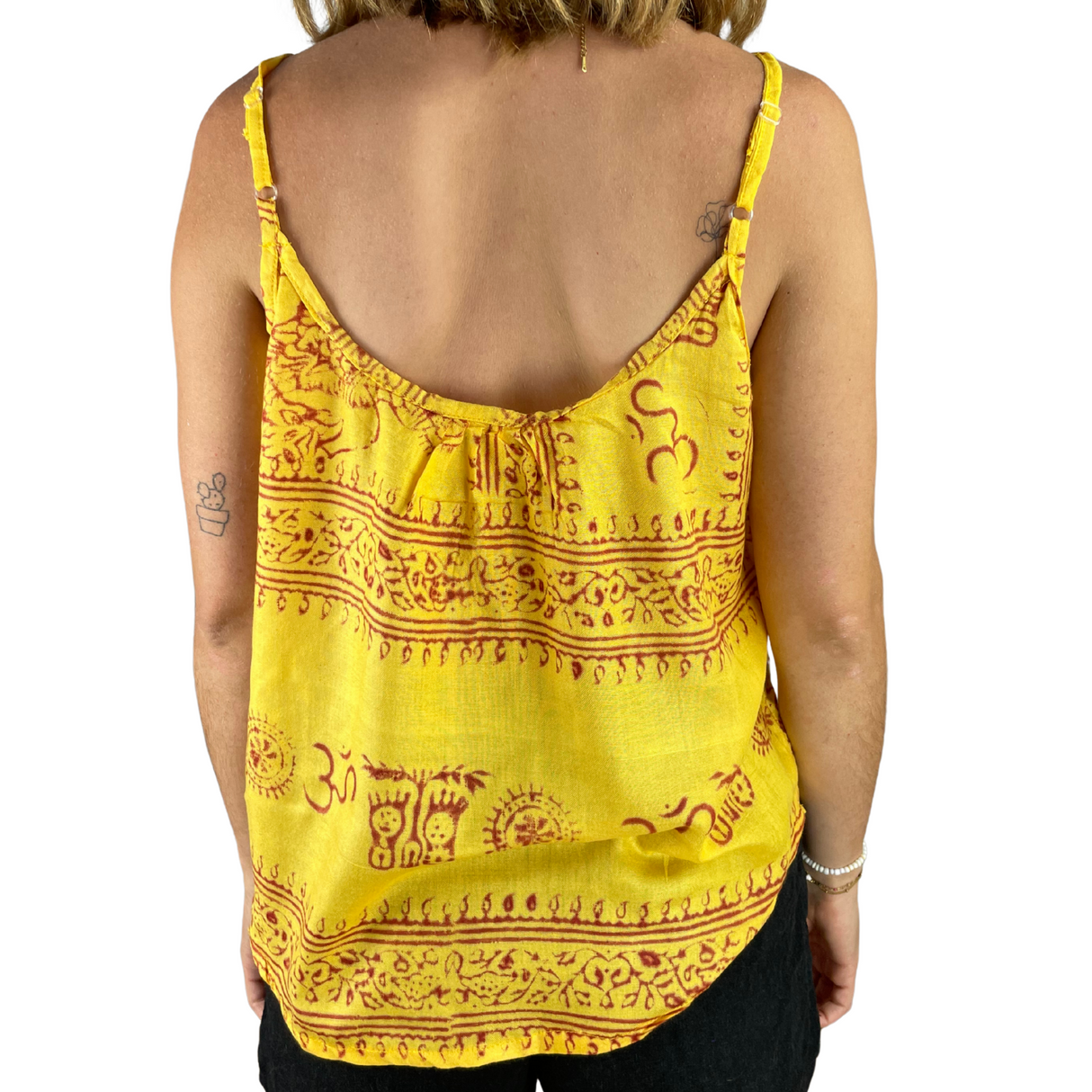 Leichtes Sommertop in Gelb mit spirituellem Muster