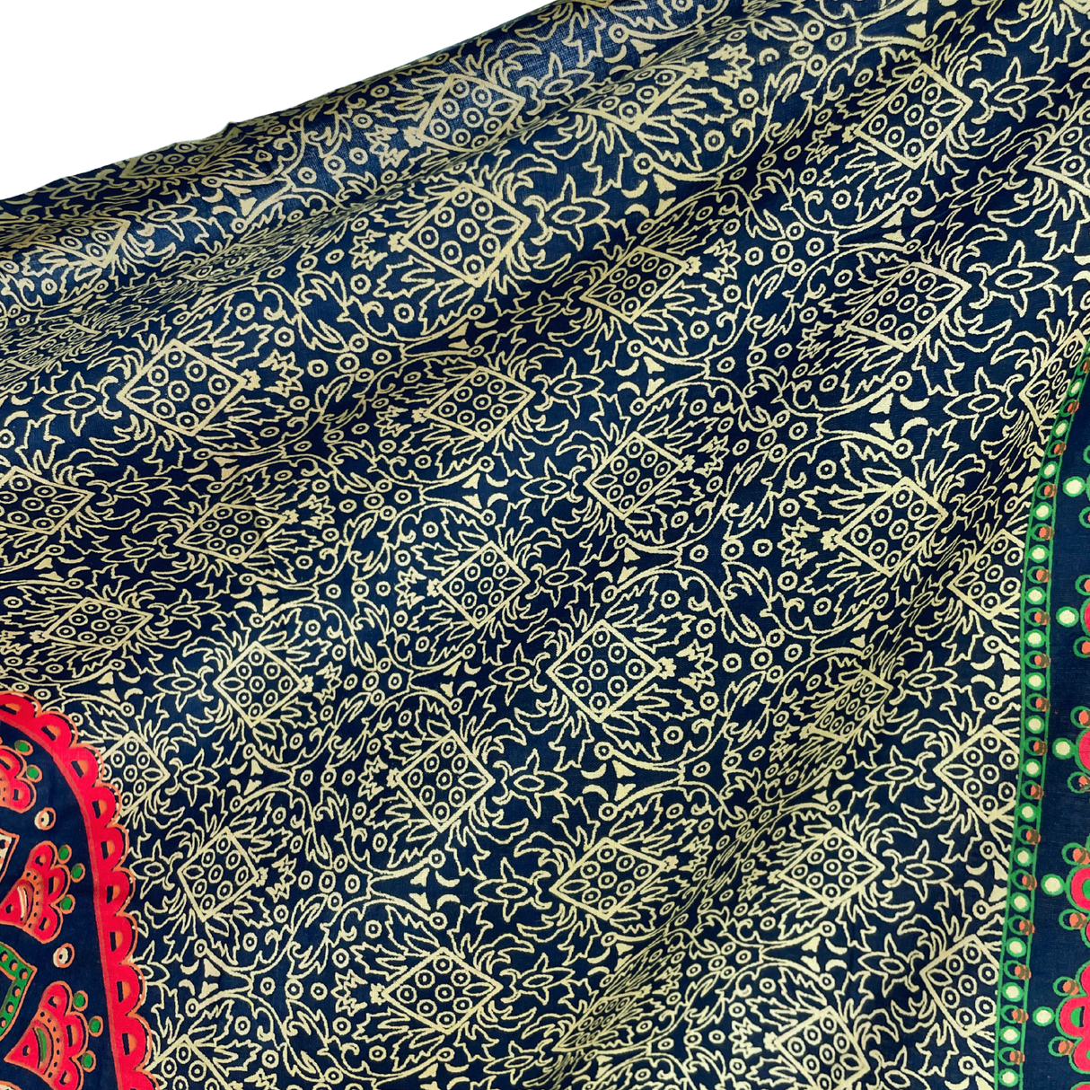 Sarong Ombre Mandala Grün Rot Orange – dünnes Strandtuch aus Viskose im Boho Stil