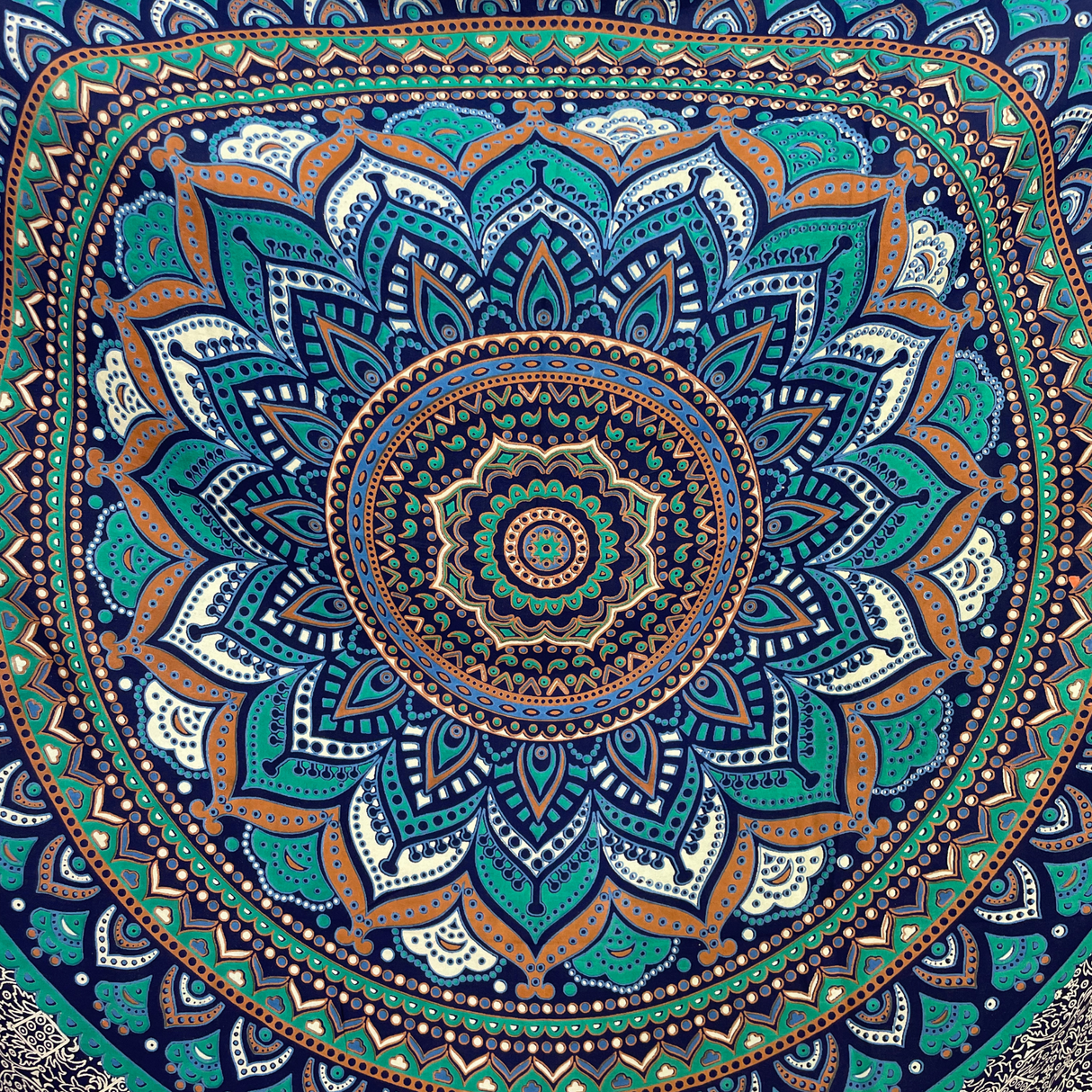 Sarong Ombre Mandala Blau Türkis – dünnes Strandtuch aus Viskose im Boho Stil