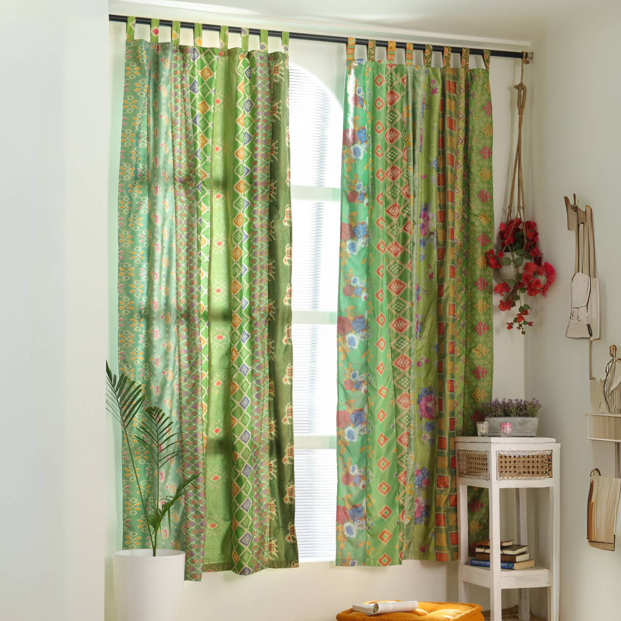 Sari Vorhang in grün - indischer Patchwork Vorhang aus recycelten Saris