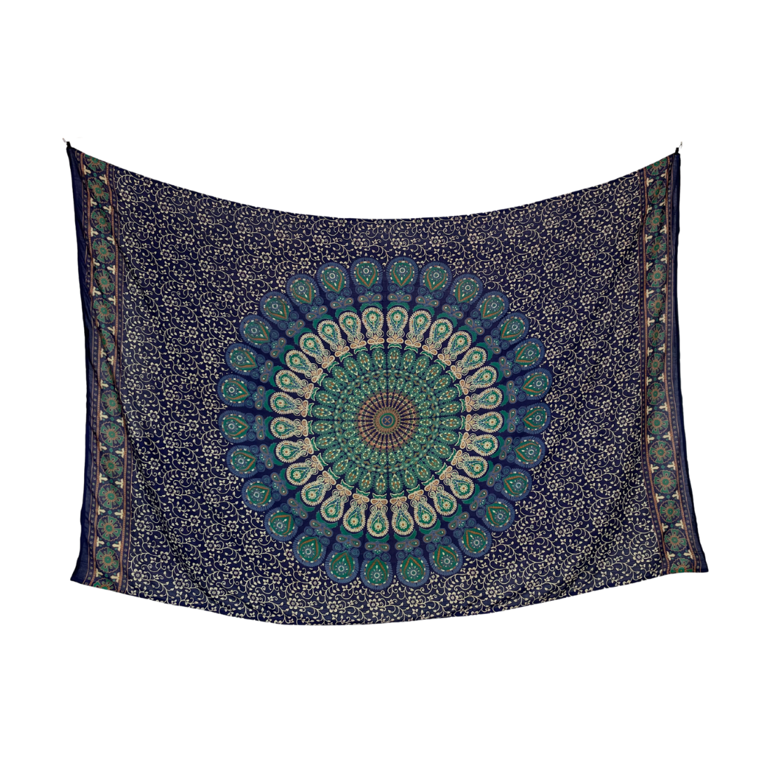 Sarong Pfauenfeder Mandala blau – dünnes Strandtuch für unterwegs