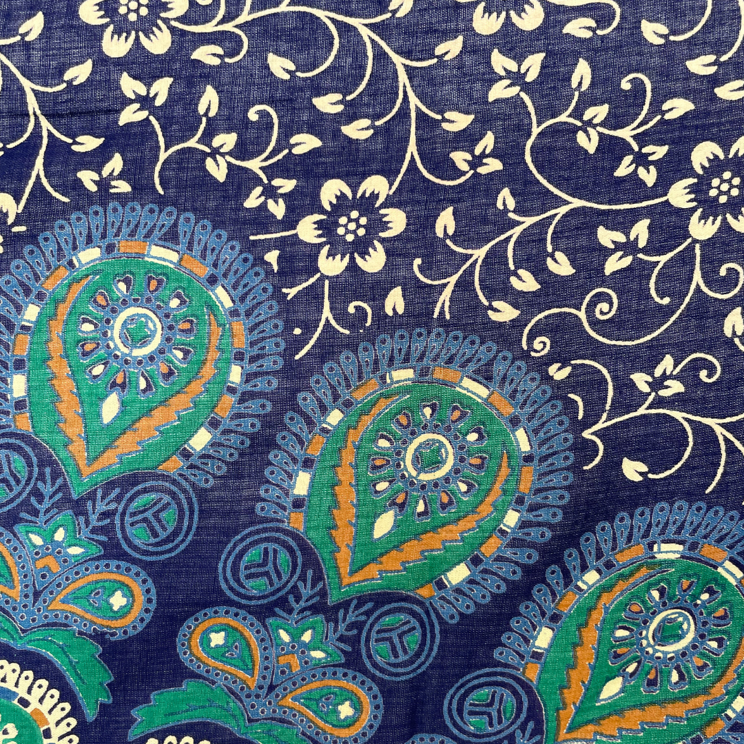 Sarong Pfauenfeder Mandala blau – dünnes Strandtuch für unterwegs