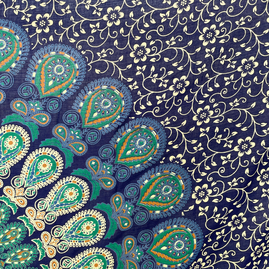Sarong Pfauenfeder Mandala blau – dünnes Strandtuch für unterwegs
