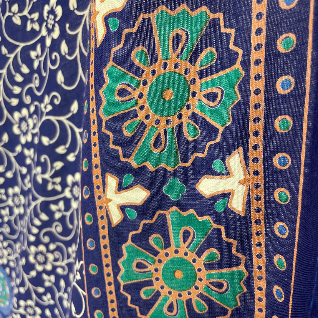 Sarong Pfauenfeder Mandala blau – dünnes Strandtuch für unterwegs