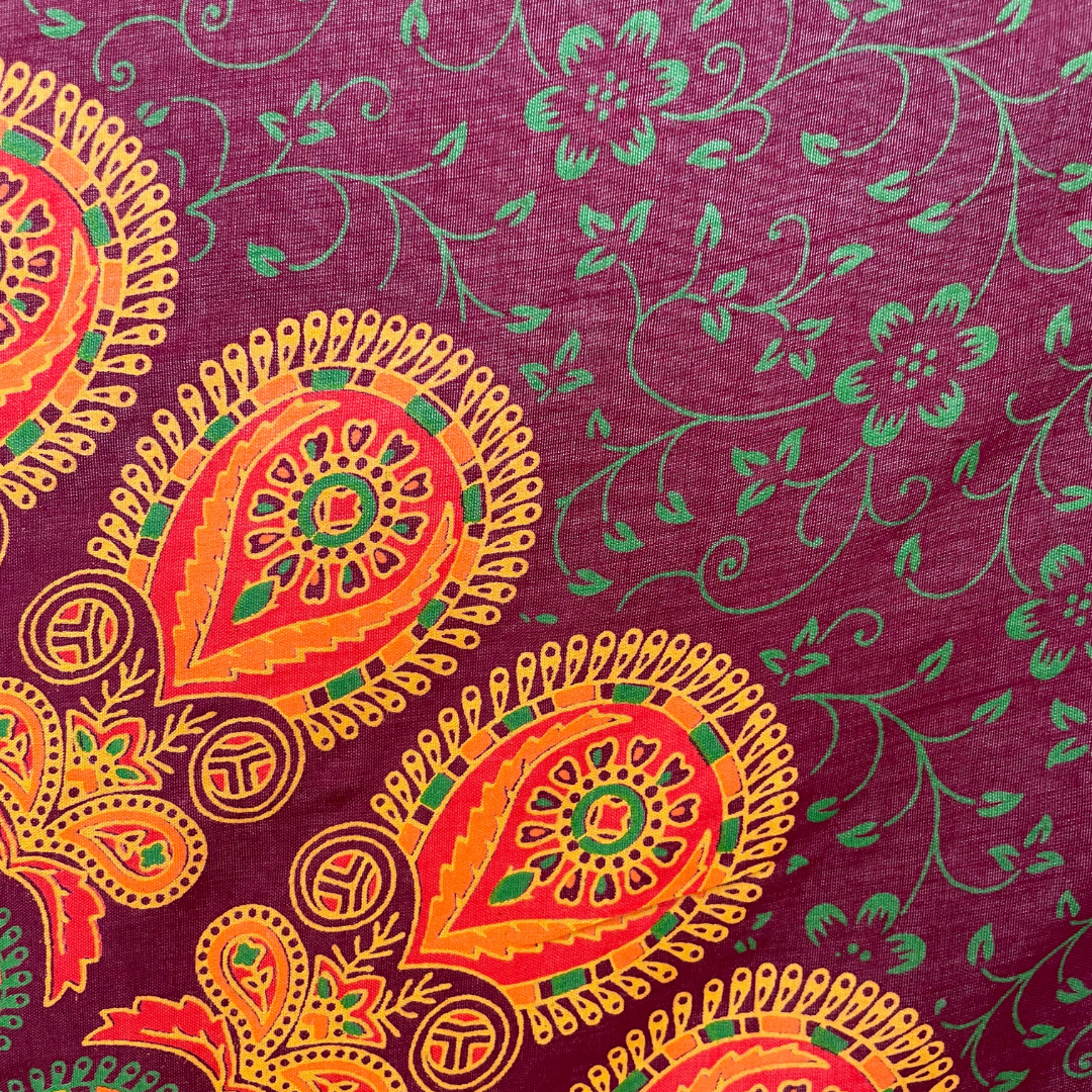 Sarong Pfauenfeder Mandala dunkelrot – dünnes Strandtuch für unterwegs