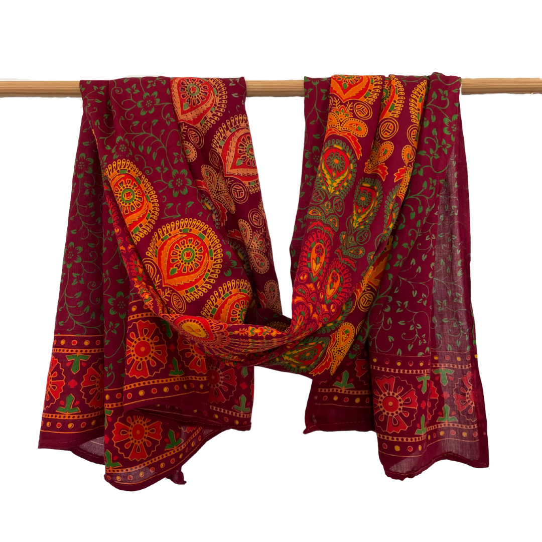 Sarong Pfauenfeder Mandala dunkelrot – dünnes Strandtuch für unterwegs