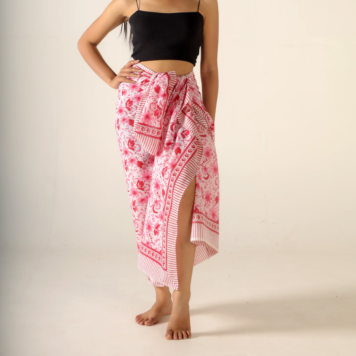 Sarong rosa Blumen Muster – dünnes Strandtuch aus Baumwolle im Boho Stil